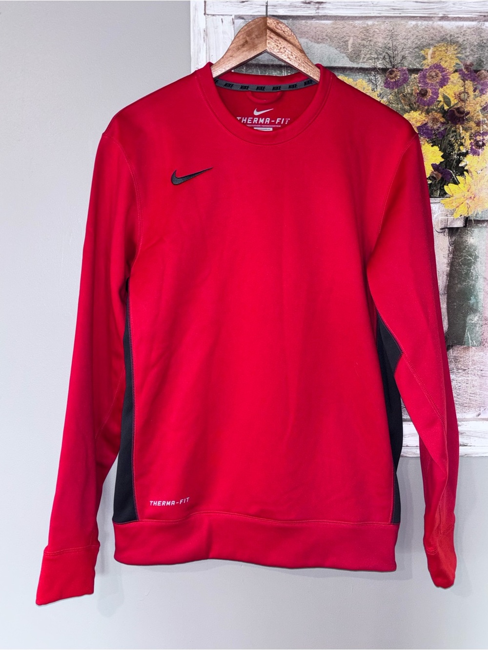 Nike Swoosh Therma Fit Crewneck Sweatshirt Size Small (Runs Big)  Red/Black